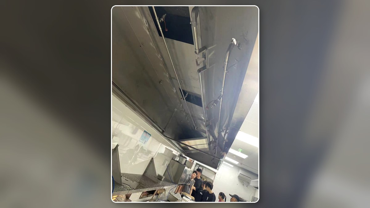 福建福州罗源世纪金源购物中心小木屋拌饭厨房消防项目现场